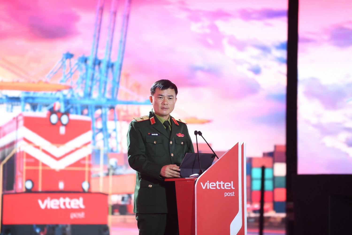 VIETTEL POST khai trương tổ hợp công nghệ chia chọn thông minh đầu tiên của Việt Nam