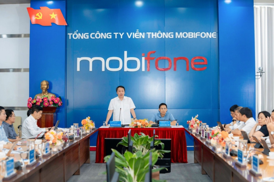 MobiFone giữ vững viễn thông và tấn công không gian mới