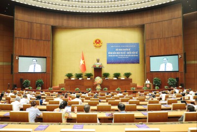 Bộ trưởng Nguyễn Mạnh Hùng được trao tặng Kỷ niệm chương Vì sự nghiệp Quốc hội Việt Nam