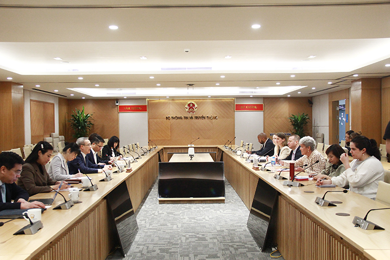 Thứ trưởng Bộ TT&TT Phan Tâm tiếp và làm việc với Thứ trưởng Bộ Thương mại Hoa Kỳ