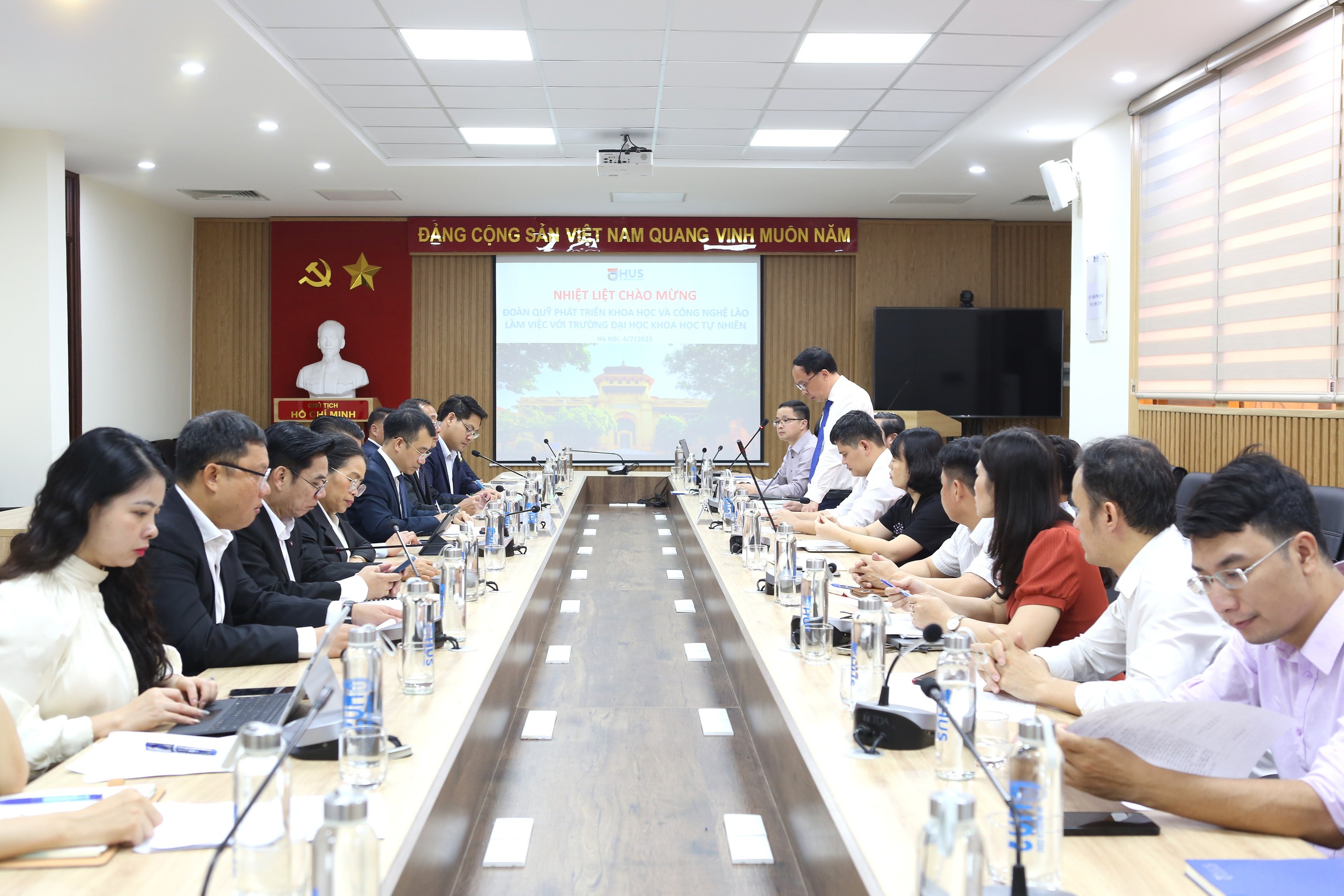 Thắt chặt hợp tác KH&CN Việt Nam - Lào trên nền tảng đại học, đưa hợp tác nghiên cứu lên tầm cao mới