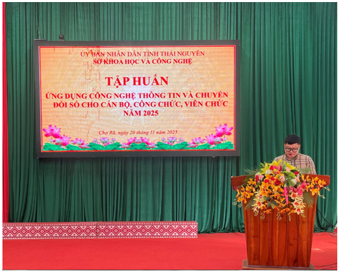 TẬP HUẤN NÂNG CAO NĂNG LỰC ỨNG DỤNG CÔNG NGHỆ THÔNG TIN VÀ CHUYỂN ĐỐI SỐ CHO CÁN BỘ, CÔNG CHỨC, VIÊN CHỨC TẠI XÃ CHỢ RÃ