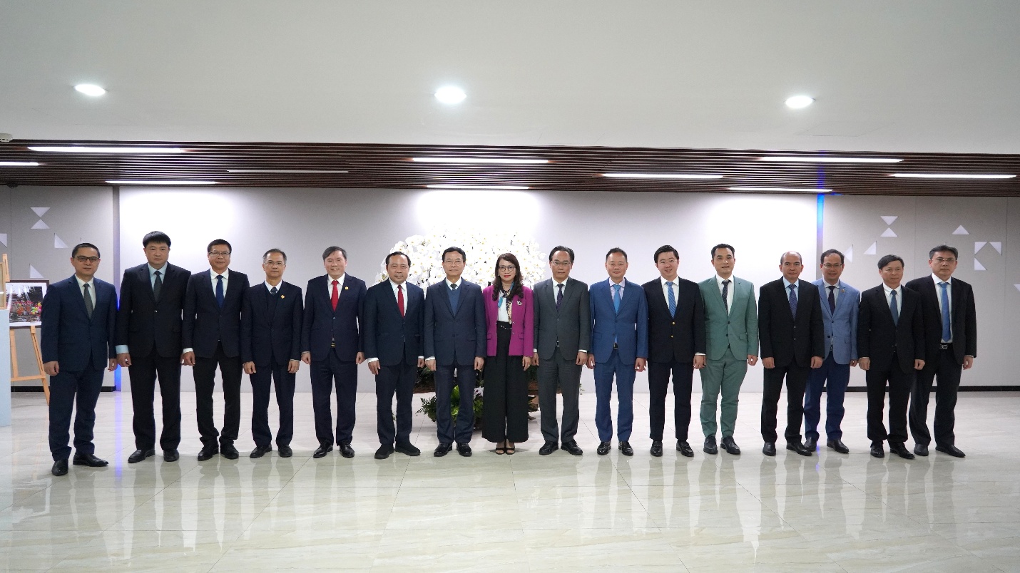 photo 1770623526891 1770623527334874930335