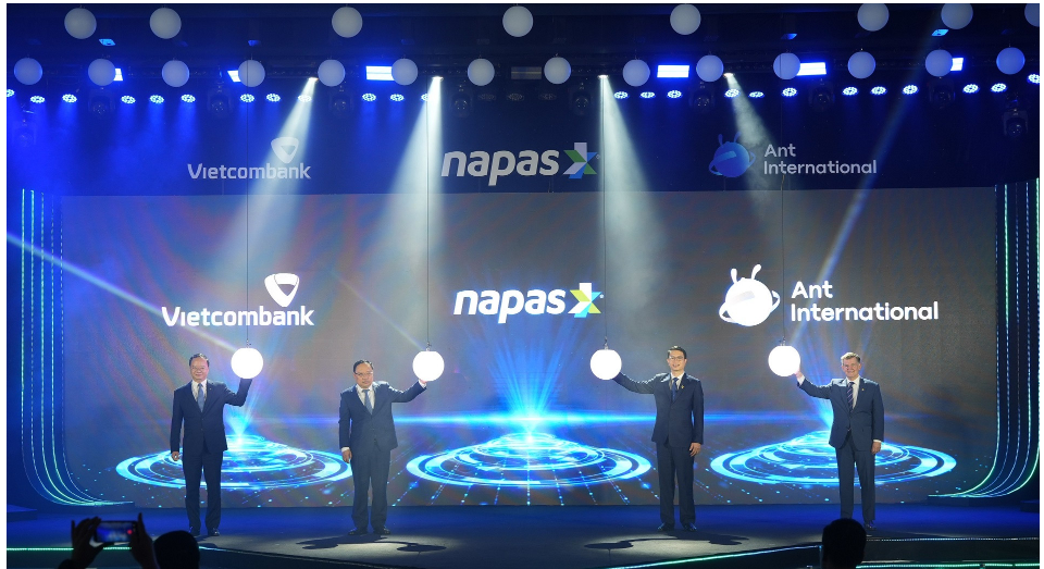 Khách Trung Quốc đến Việt Nam có thể thanh toán bằng Nhân dân tệ trên ví Alipay