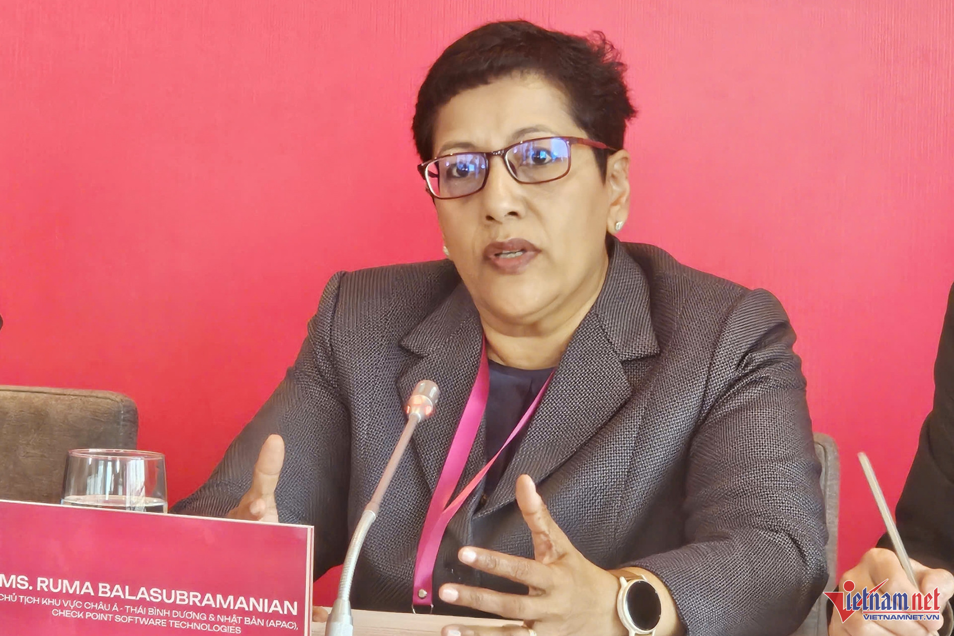 w bao mat trong ky nguyen ai 00 1100